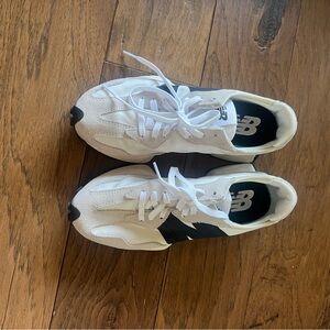 New Balance Tennis Shoes